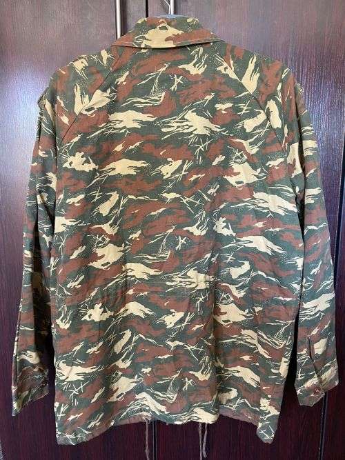 SWA KOEVOET CAMO JACKET,A SIZE MEDIUM BUT WILL FITT LARGE-MEASURES 62CM ARMPIT TO ARMPIT-GOOD CONDI