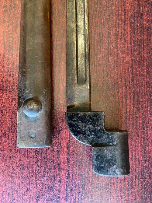 SOUTH AFRICAN NO 9 BAYONET FOR THE FAL AND R1 RIFLE-METAL SCABBARD