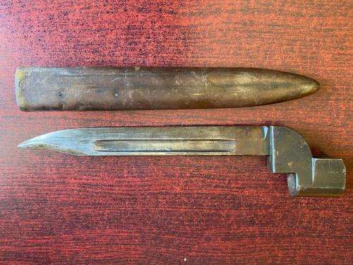 SOUTH AFRICAN NO 9 BAYONET FOR THE FAL AND R1 RIFLE-METAL SCABBARD