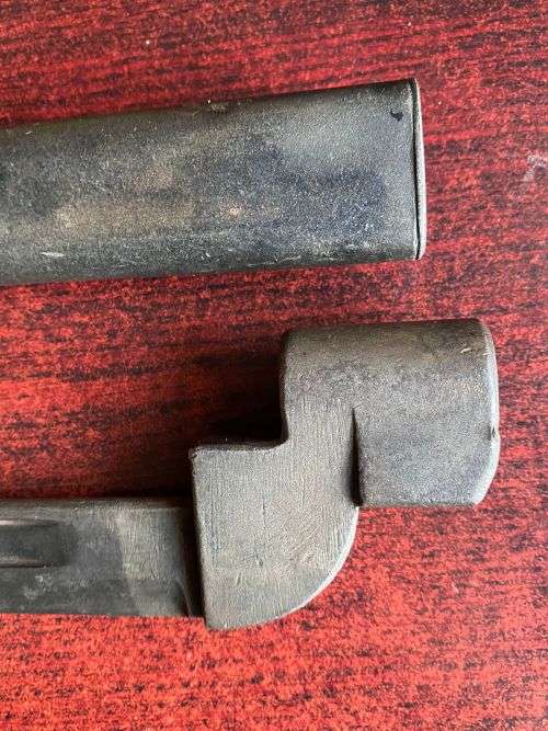 SOUTH AFRICAN NO 9 BAYONET,COMES WITH A STEEL SCABBARD