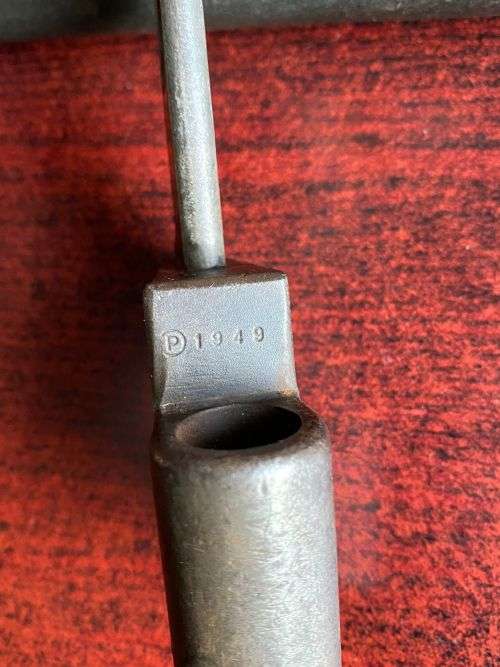 SOUTH AFRICAN NO 9 BAYONET,COMES WITH A STEEL SCABBARD