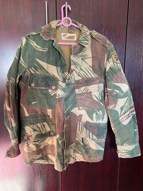 RHODESIAN CAMO JACKET-SIZE MEDIUM TO LARGE- MEASURES 58 CM ARMPIT TO ARMPIT-P.A.T.U PATCH ON ONE SHO