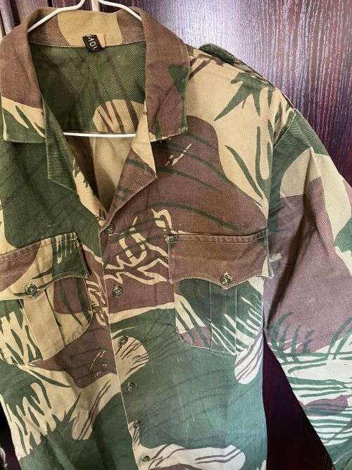 RHODESIA CAMO LONG SLEEVE SHIRT-LABELLED AND MADE BY PARAMOUNT,SIZE MEDIUM-MEASURES 48CM ARMPIT TO A