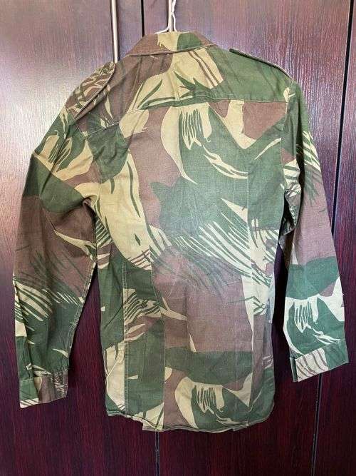RHODESIA CAMO LONG SLEEVE SHIRT-LABELLED AND MADE BY PARAMOUNT,SIZE MEDIUM-MEASURES 48CM ARMPIT TO A