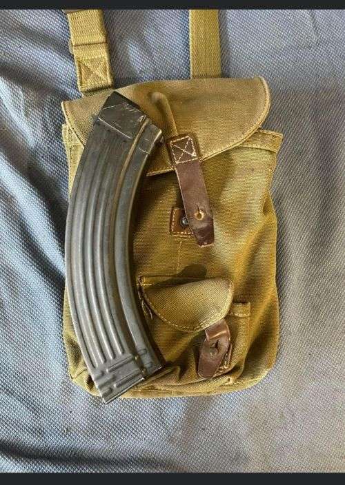 ORIGINAL SOVIET RPK 4 POCKET,MAGAZINE CARRY POUCH FOR 40 ROUND MAGAZINES IN VERY GOOD CONDITION-MAG