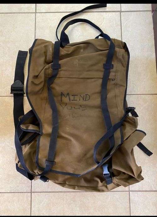 PATTERN 83 LARGE BACK PACK,WITHOUT THE FRAME-COMPLETE AND GOOD CONDITION WITH ALL ZIPS WORKING