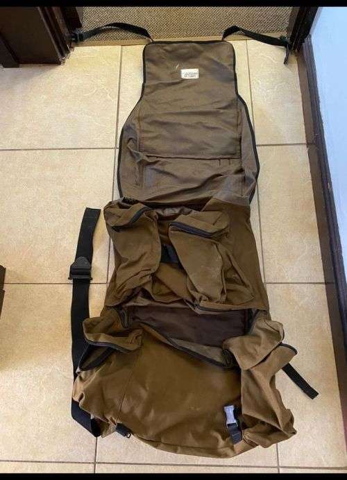 PATTERN 83 LARGE BACK PACK,WITHOUT THE FRAME-COMPLETE AND GOOD CONDITION WITH ALL ZIPS WORKING