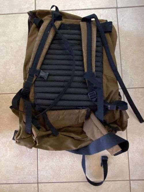 PATTERN 83 LARGE BACK PACK,WITHOUT THE FRAME-COMPLETE AND GOOD CONDITION WITH ALL ZIPS WORKING