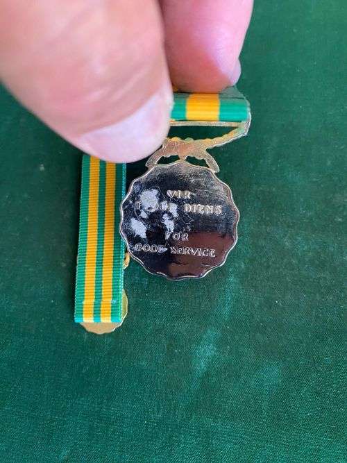 SADF GOOD SERVICE MEDAL GOLD 1975 (30 YEARS) FULL SIZE + MINIATURE SOLD TOGETHER-NUMBERED ON THE RIM