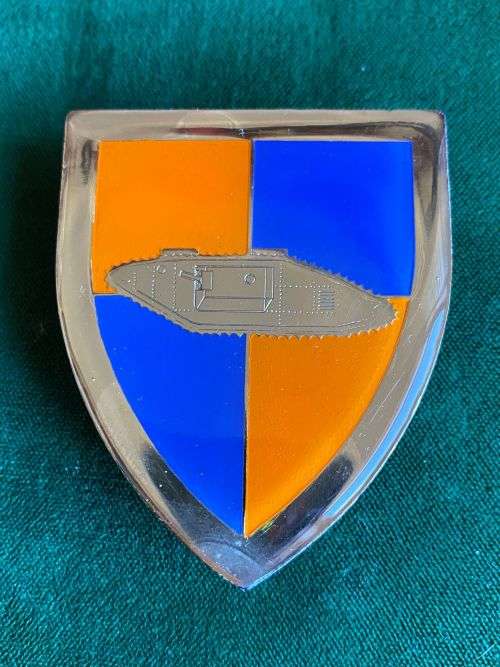 SA SCHOOL OF ARMOUR-GOLD TYPE FLASH- 3 PINS