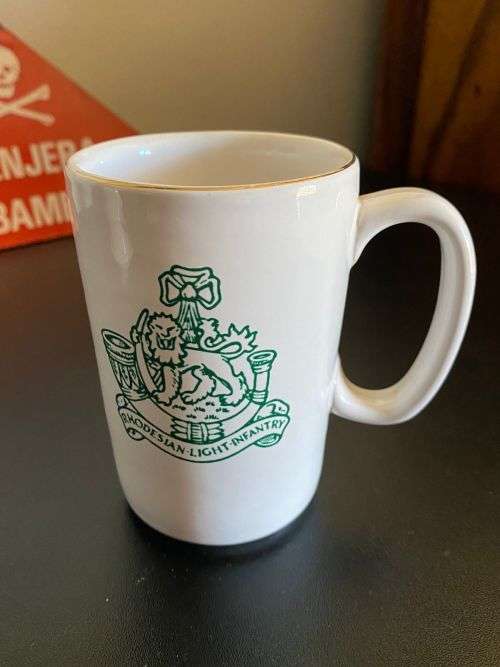 RHODESIAN LIGHT INFANTRY MUG-HEIGHT 10,5 CM-MAKERS STAMP-NORBEL POTTERIES