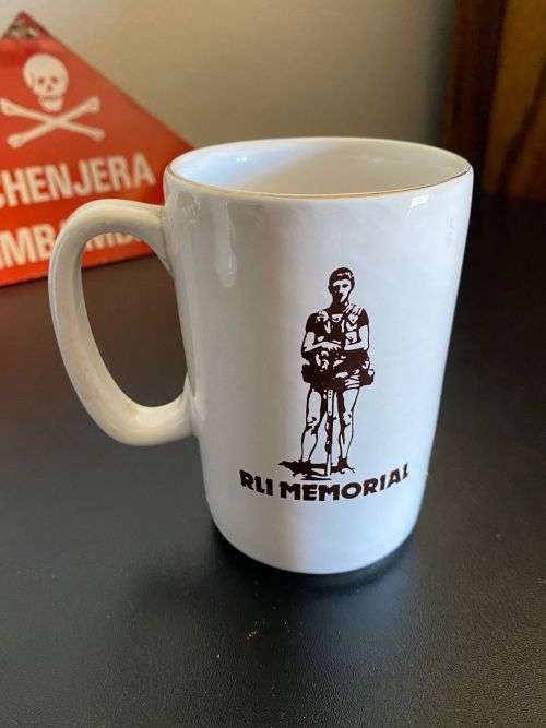 RHODESIAN LIGHT INFANTRY MUG-HEIGHT 10,5 CM-MAKERS STAMP-NORBEL POTTERIES