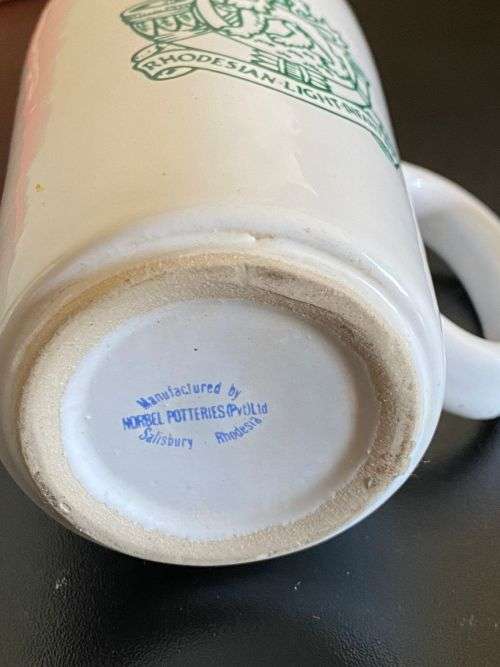 RHODESIAN LIGHT INFANTRY MUG-HEIGHT 10,5 CM-MAKERS STAMP-NORBEL POTTERIES