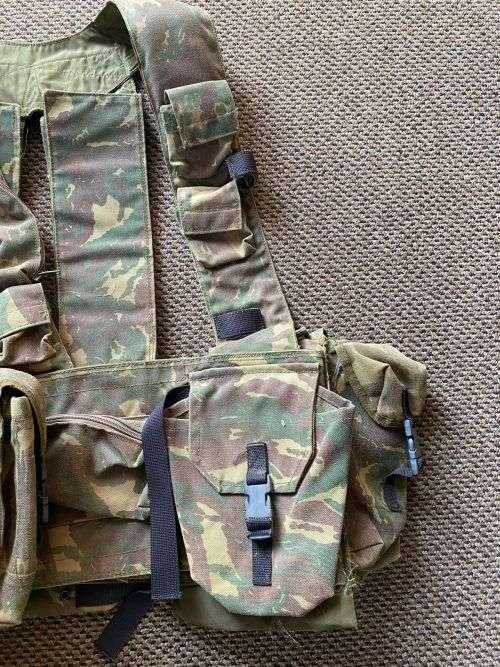 SADF-32 BATTALION BATTLE JACKET-COMPLETE AND GOOD CONDITION-CLIPS AND ZIPS ALL WORKING