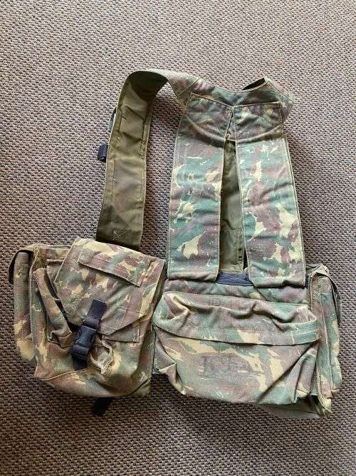 SADF-32 BATTALION BATTLE JACKET-COMPLETE AND GOOD CONDITION-CLIPS AND ZIPS ALL WORKING