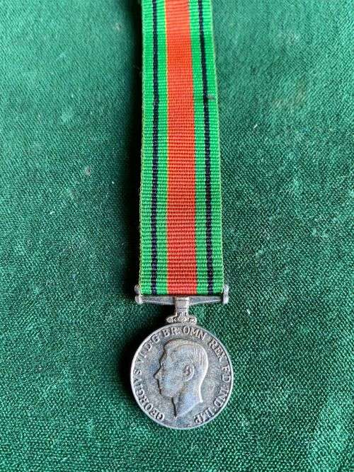 MINIATURE WW2 DEFENCE MEDAL