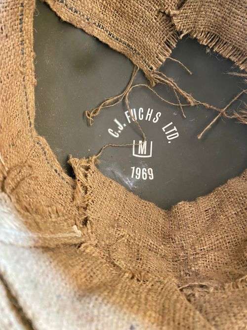 SADF PERIOD `STAALDAK` THIS HELMET COMES WITH CAMO NETTING AND 2 ATTACHMENT POINTS FOR CHIN STRAP -E