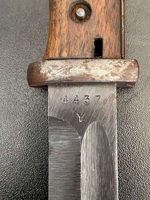 GERMAN WW1 584/98 BAYONET WITH STANDARD WW1 SCABBARD AND LEATHER FROG-OVERALL LENGTH 38,5 CM