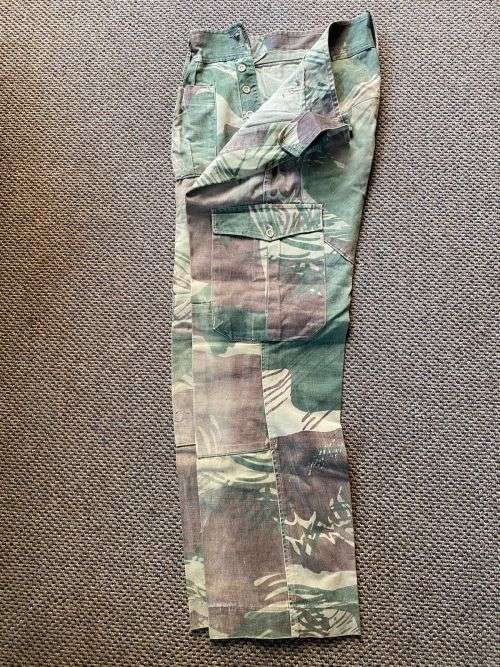 RHODESIAN CAMO TROUSERS SIZE 32-PIPE LENGTH 70 CM-USED CONDITION-ALL BUTTONS COMPELTE-REINFORCED BA