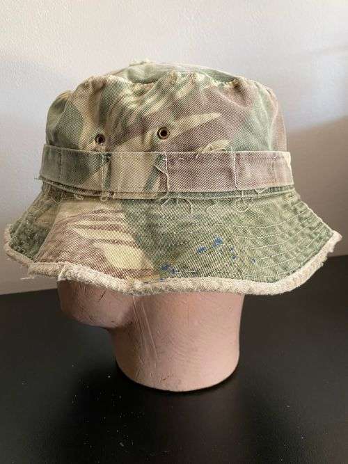 WELL USED,ORIGINAL RHODESIAN CAMO BUSH HAT-SIZE LARGE-INSIDE RING MEASURES 56CM-PIECE OF HISTORY