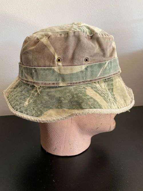 WELL USED,ORIGINAL RHODESIAN CAMO BUSH HAT-SIZE LARGE-INSIDE RING MEASURES 56CM-PIECE OF HISTORY