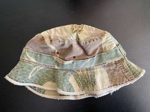 WELL USED,ORIGINAL RHODESIAN CAMO BUSH HAT-SIZE LARGE-INSIDE RING MEASURES 56CM-PIECE OF HISTORY