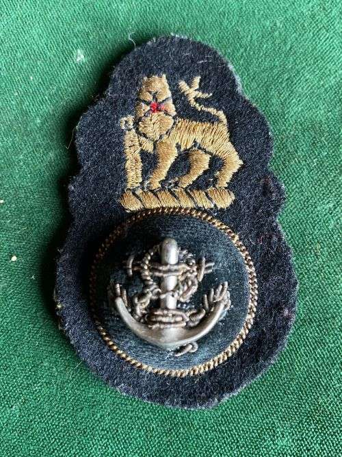 PETTY OFFICERS CAP BADGE-WORN 1961-2003