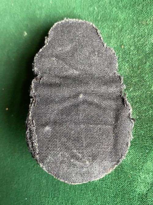 PETTY OFFICERS CAP BADGE-WORN 1961-2003