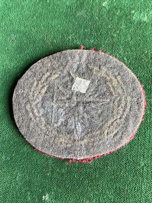 RECCE 5TH ISSUE 1989 COMPASS ROSE-GOLD LUREX WREATH,SILVER LUREX AND BLACK THREAD COMPASS ROSE ON A