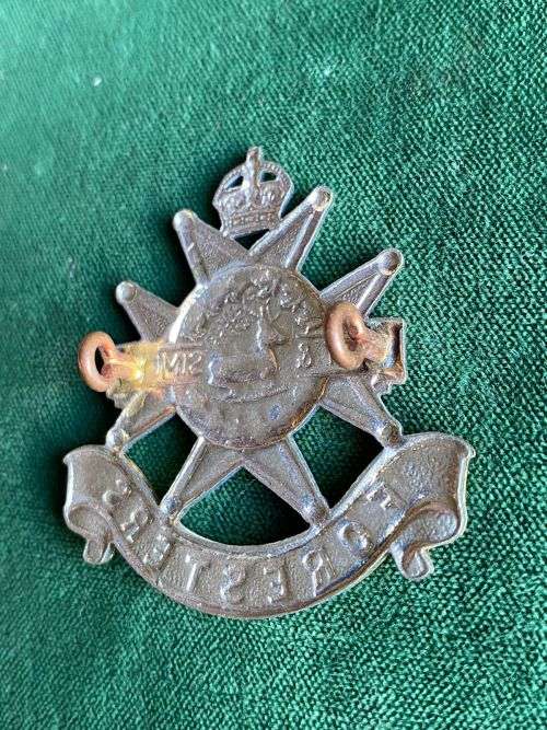NOTTS & DERBY REGT. CAP BADGE-1901-1958- 2 LUGS