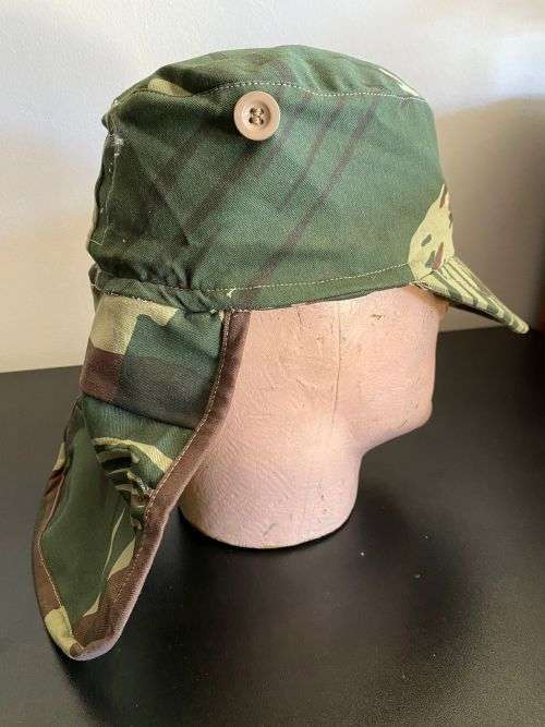 REPRODUCTION RHODESIAN CAMO FLAP CAP-SIZE XL INSIDE RING MEASURES 55CM-LABELLED AND DATED BY NIENMOL