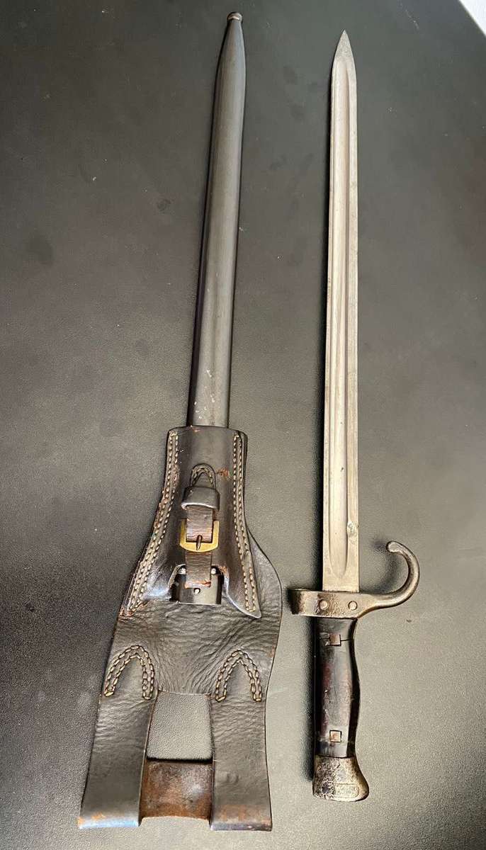 FRANCE 1892/17 BERTHIER BAYONET WITH SCABBARD AND LEATHER FROG-THIS BAYONET HAVE FIRST PATTERN BLACK