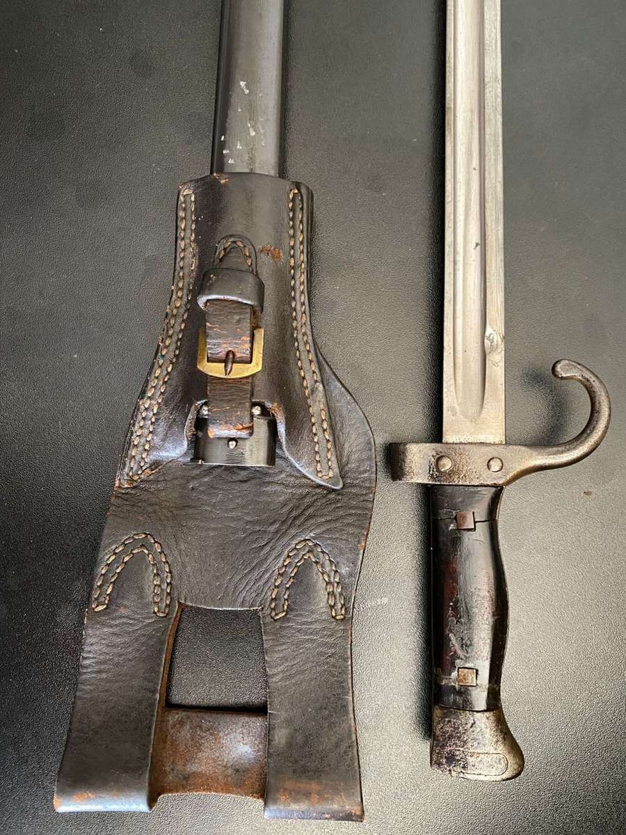 FRANCE 1892/17 BERTHIER BAYONET WITH SCABBARD AND LEATHER FROG-THIS BAYONET HAVE FIRST PATTERN BLACK