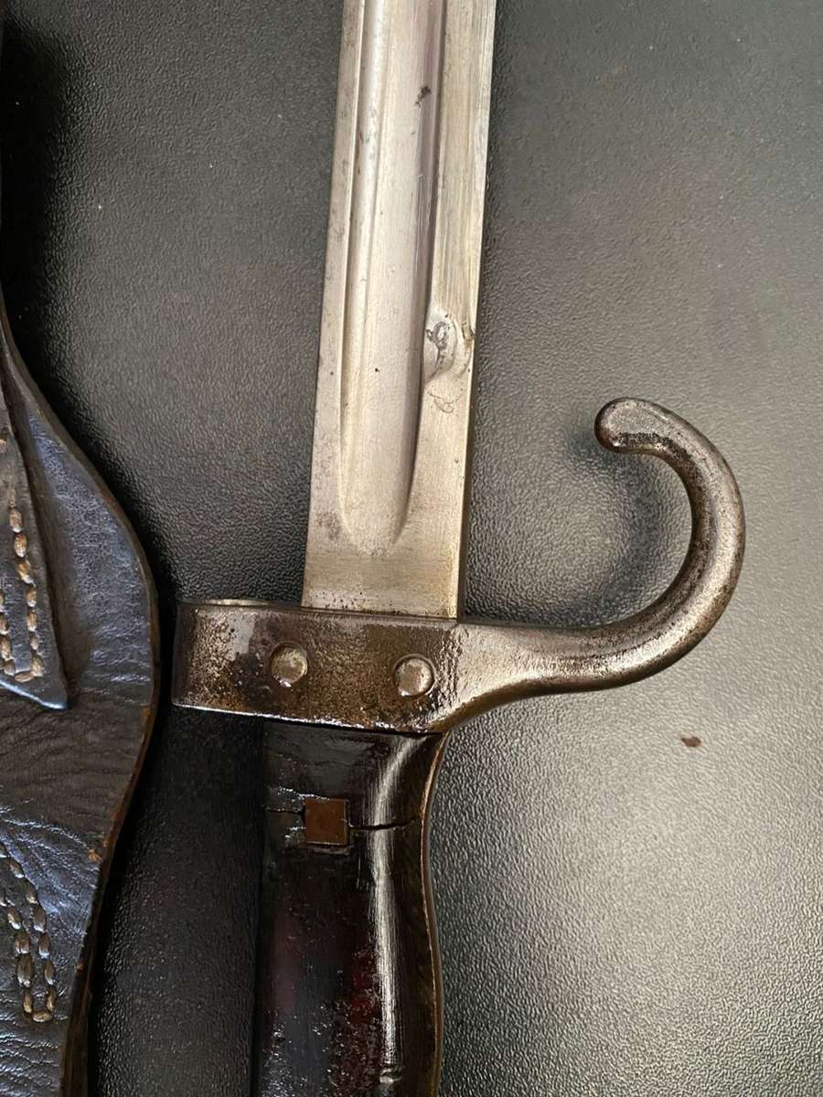 FRANCE 1892/17 BERTHIER BAYONET WITH SCABBARD AND LEATHER FROG-THIS BAYONET HAVE FIRST PATTERN BLACK