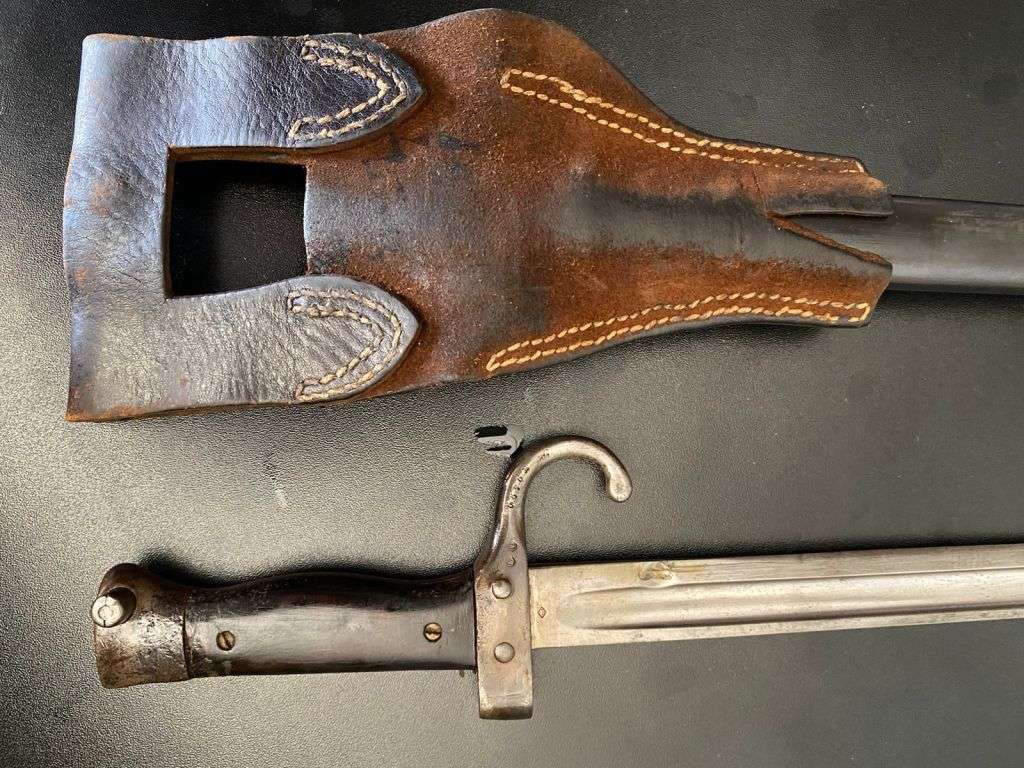 FRANCE 1892/17 BERTHIER BAYONET WITH SCABBARD AND LEATHER FROG-THIS BAYONET HAVE FIRST PATTERN BLACK