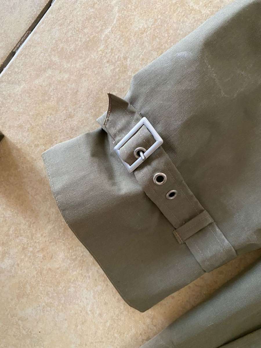 WEST GERMAN MILITARY RAIN COAT-SIZE MEDIUM -MEASURES 53CM ARMPIT TO ARMPIT-GOOD CONDITION WITH ALL B