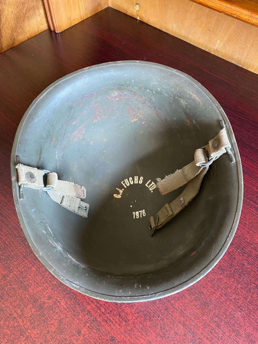 SADF PERIOD STAALDAK WITH NO INNER-COMES WITH CHIN STRAP