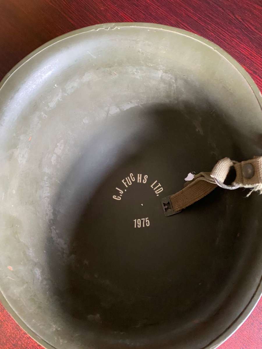 SADF STAALDAK NO INNER-COMES WITH CHIN STRAP