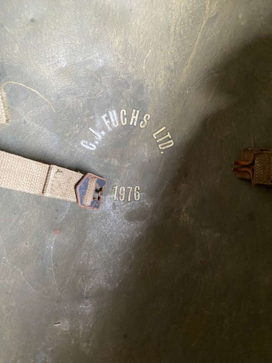 SADF PERIOD STAALDAK WITH NO INNER-COMES WITH CHIN STRAP