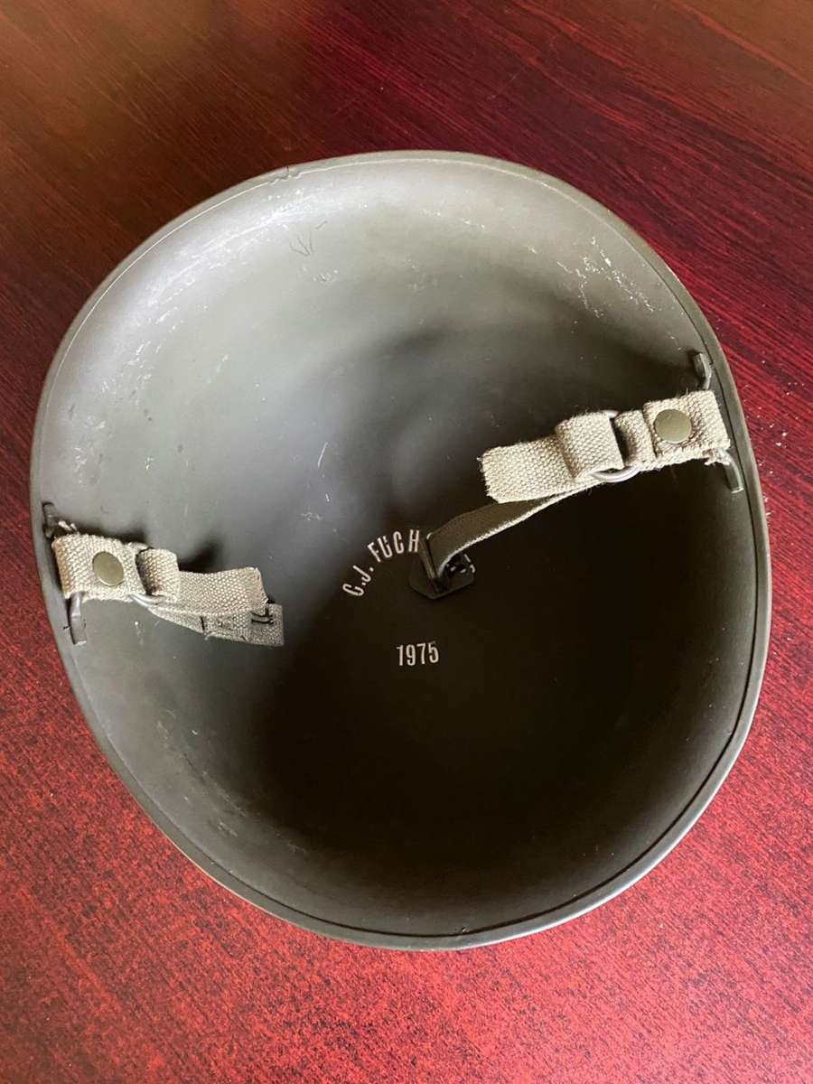 SADF PERIOD STAALDAK WITH NO INNER-COMES WITH CHIN STRAP