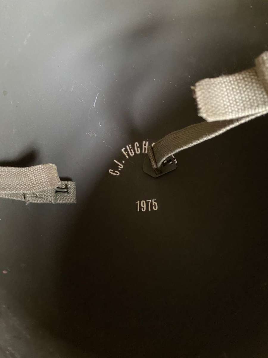 SADF PERIOD STAALDAK WITH NO INNER-COMES WITH CHIN STRAP