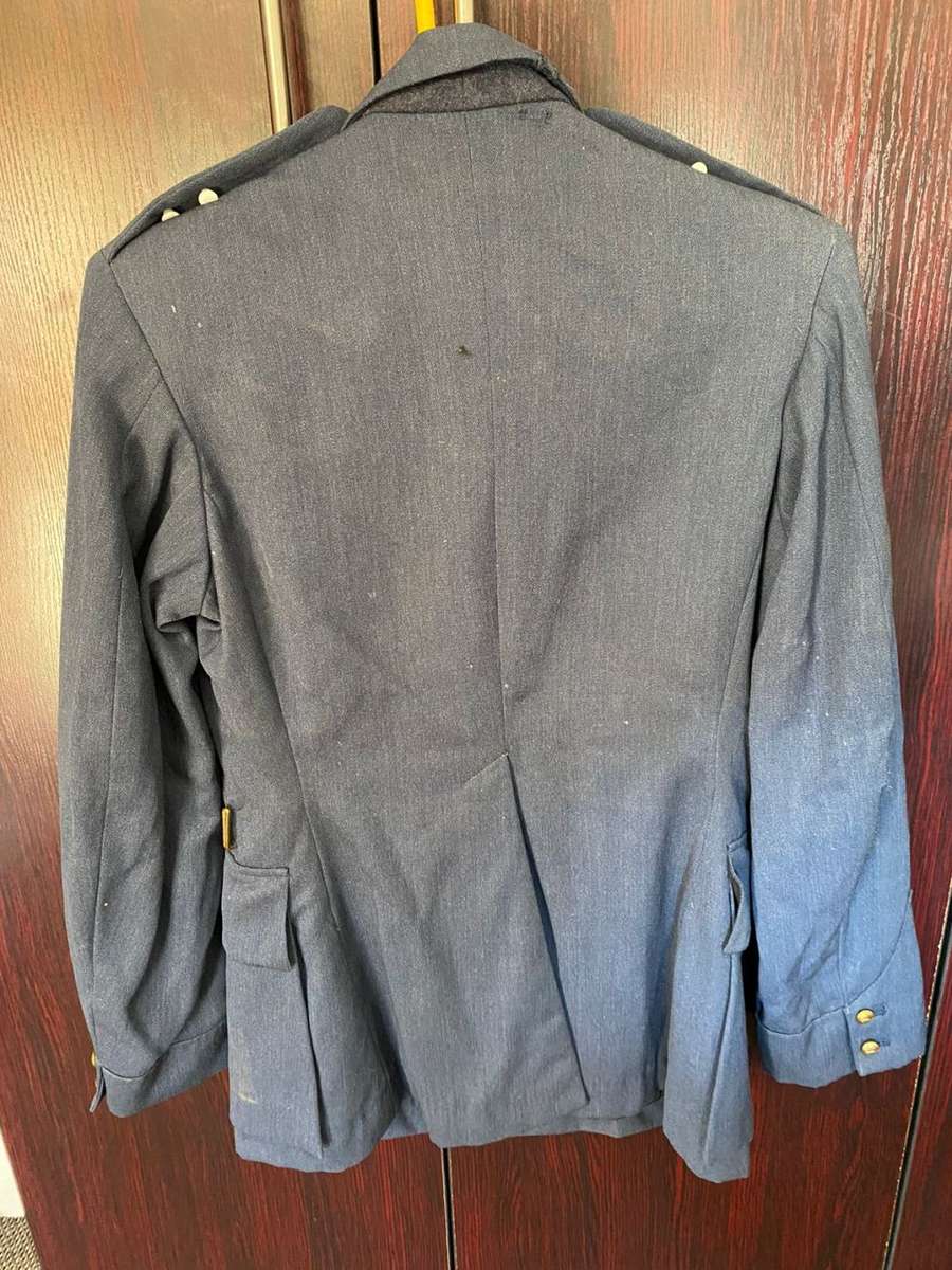 SAAF JACKET,SIZE SMALL-MEASURES 45CM ARMPIT TO ARMPIT