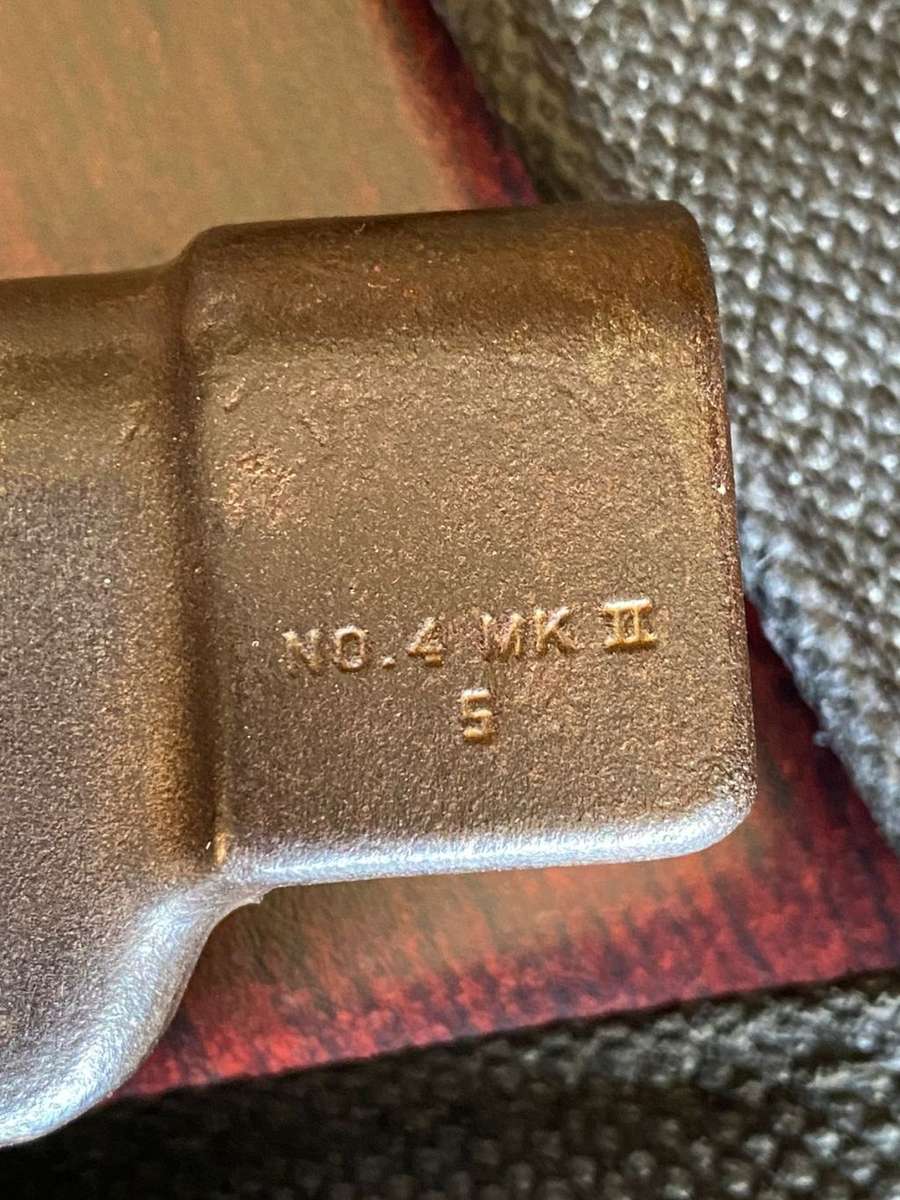 RHODESIAN BSAP PARADE WEBBING BELT WITH NO 4 MK 11 SPIKE BAYONET-ALL IN GOOD CONDITION-BELT WITH BRA