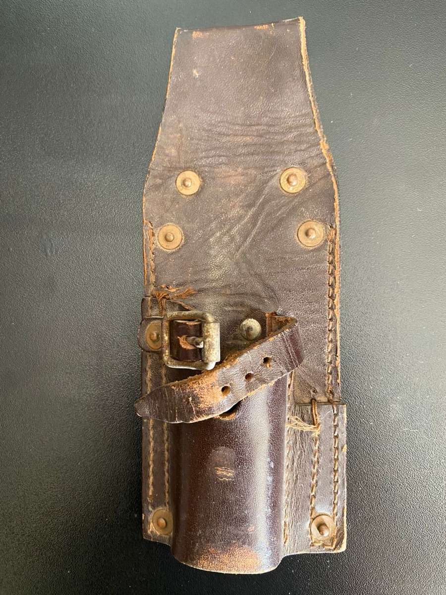 SA LEATHER FROG FOR THE NO 4 BAYONET-SIMILAR TO THAT USED ON THE SA NO 9 BAYONET