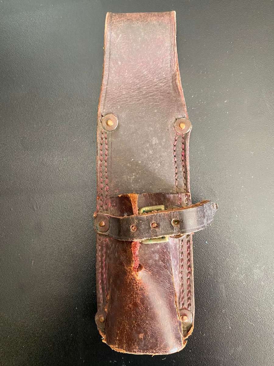 SOUTH AFRICAN LEATHER FROG FOR THE NO 1 BAYONET-A VARIANT WITH NARROW BELT LOOP-STAMPED AND MADE IN