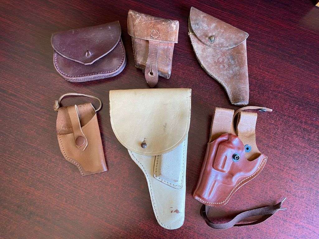 SELECTION OF 6 LEATHER HOLSTERS AND POUCHES-SOLD TOGETHER