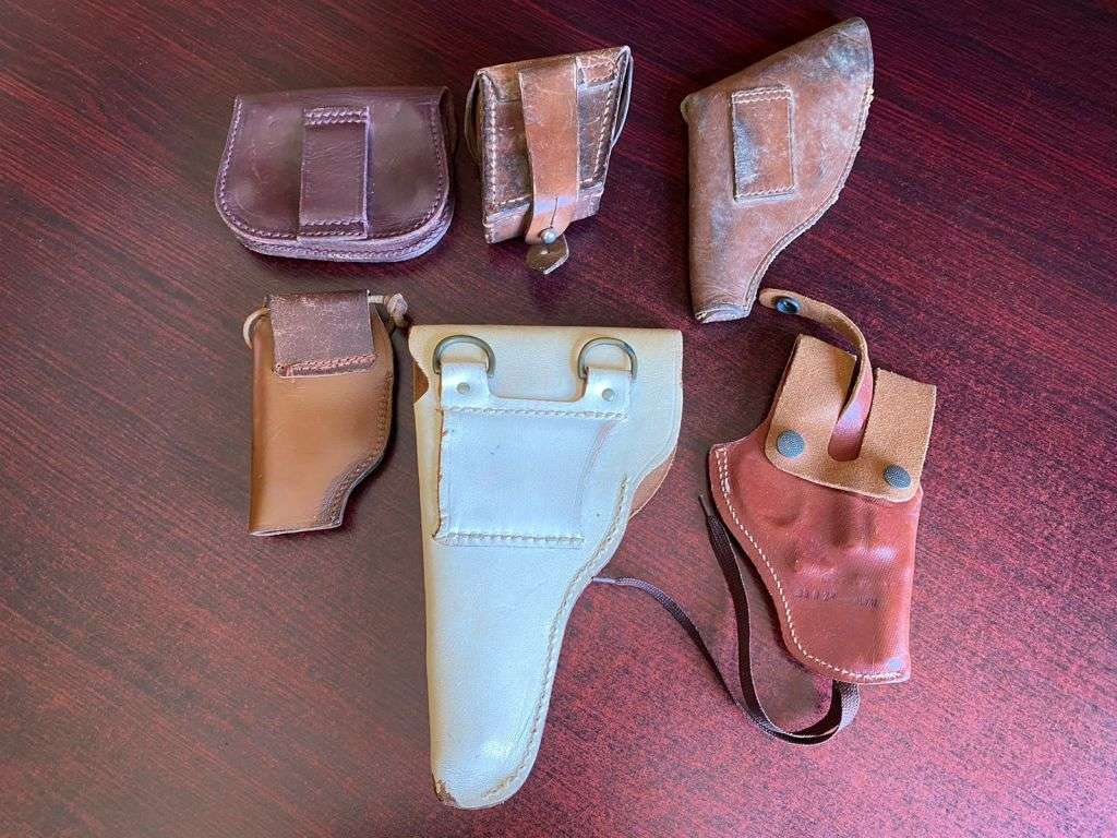SELECTION OF 6 LEATHER HOLSTERS AND POUCHES-SOLD TOGETHER