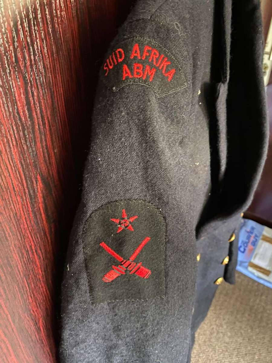 SA NAVY WINTER UNIFORM JACKET FOR GUNLAYER-SIZE LARGE-MEASURES 56 CM ARMPIT TO ARMPIT