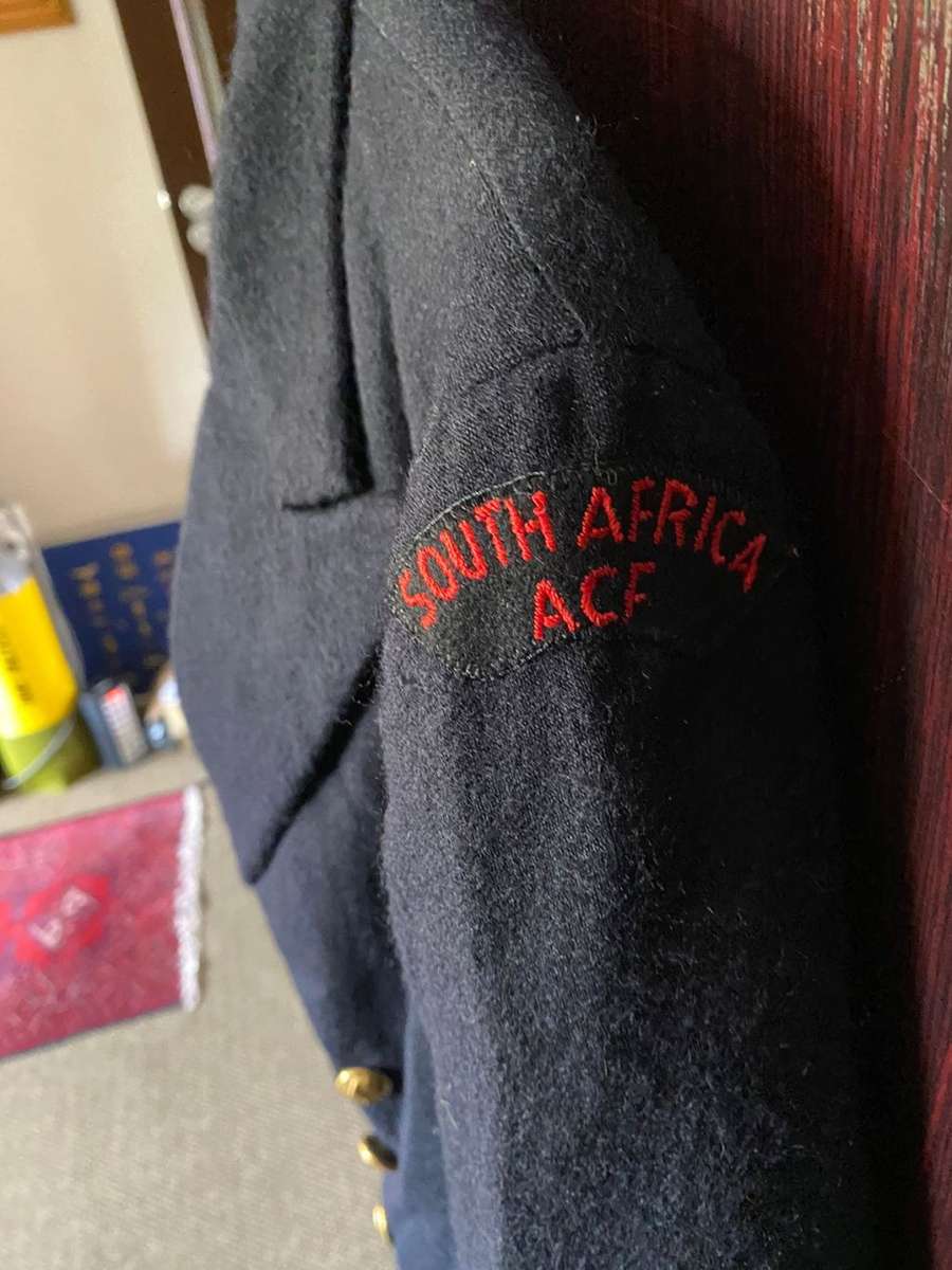 SA NAVY WINTER UNIFORM JACKET FOR GUNLAYER-SIZE LARGE-MEASURES 56 CM ARMPIT TO ARMPIT