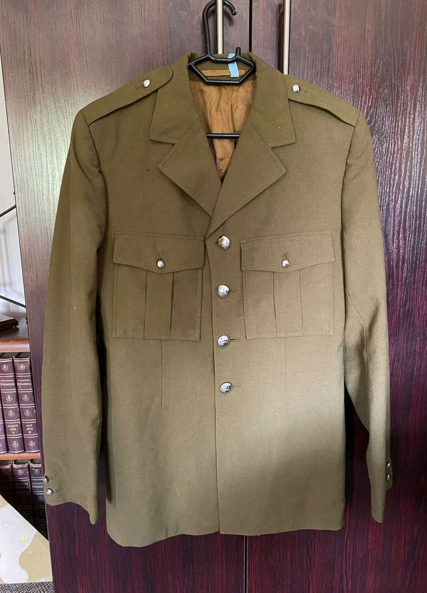 SA INFANTRY STEP OUT JACKET -SIZE MEDIUM-MEASURES 52CM ARMPIT TO ARMPIT